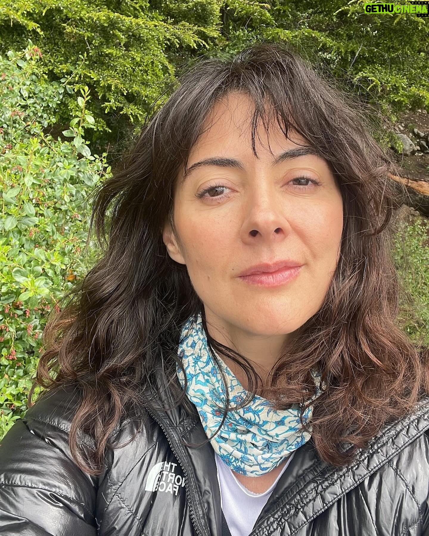 Verónica Jaspeado - 5.1K Likes - Deseando que este año, los extraños no lo sean tanto. Que nos ilumine una conciencia de unidad humana. Que el calorcito del sol llegue hasta lo más profundo de nuestros corazones.
Feliz 2024! ❤️😌