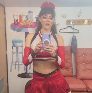 Verónica Jaspeado Instagram - Another day at the office 😉😎😘 Besito a mi pandilla de Insta 💋 @vaselinamexico