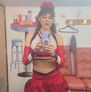Verónica Jaspeado Instagram - Another day at the office 😉😎😘
Besito a mi pandilla de Insta 💋
@vaselinamexico