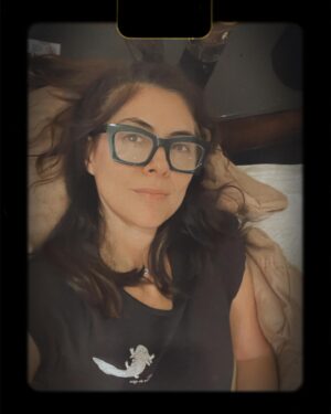 Verónica Jaspeado Instagram - Santo viernes de leer capítulos … algo se cocina mwahahahahahah 😈…. Stay tuned 😉
Les mando besos con todo mi amor 🫶🏼🥰😌