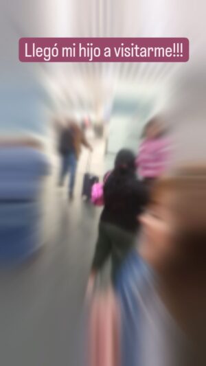 Verónica Macías Instagram - Cuando mi hijo llega de California a México a visitarme 
@theandi1am