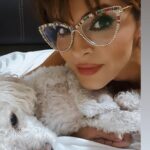 Verónica Macías Instagram - Amo pasar tiempo con mi perrito Cottage 🐶, lo amo!!💖🐩 Mis lentes son de @consultoriovisual HERMOSOS! #perrito #perritosfelices #lentes
