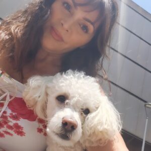 Verónica Macías Instagram - Viviendo el eclipse con mi amigo🐩