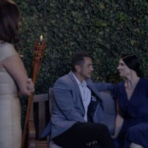 Verónica Macías Instagram - En #LaRosa 🌹: Raquel presenta a Alondra y Salvador, ¿podrá surgir algo entre ellos? 😊 #LaRosaDeGuadalupe, 7:30 p. m. MEX #ConLasEstrellas