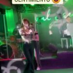 Verónica Macías Instagram - #karaoke #selena #cantantefrustrada 😅🤣