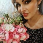 Verónica Macías Instagram - Gracias por mus rosas 🌷🌷🌷🌷 @themelrosegarden