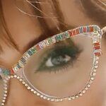 Verónica Macías Instagram - Ya tengo que usar lentes para ver de cerca y de lejos también!! Y siempre busco algo moderno que me haga ver y sentir bien! Estos lentes los encontré en @consultoriovisual y les pusieron la graduación que yo necesito 💖 #lentes #lentesmodernos