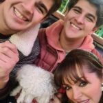 Verónica Macías Instagram - ¿A qué hora crecieron? #family #familia #hijos