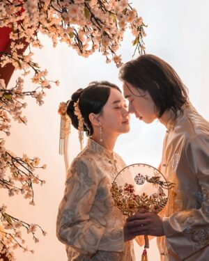 Vera Yen Instagram - ：
🥡古裝扮相是拍攝婚紗，
唯一讓中二先生提起勁的環節，
能在七年之癢這一年，
看見先生難得俊俏的模樣，
要感謝 @ewedding.ev 

娘子我非常滿意🥢