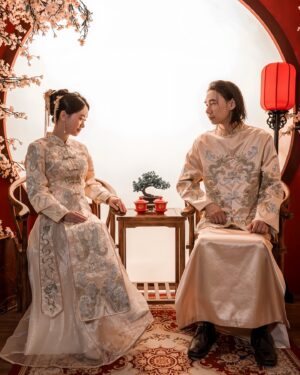 Vera Yen Instagram - ：
🥡古裝扮相是拍攝婚紗，
唯一讓中二先生提起勁的環節，
能在七年之癢這一年，
看見先生難得俊俏的模樣，
要感謝 @ewedding.ev 

娘子我非常滿意🥢