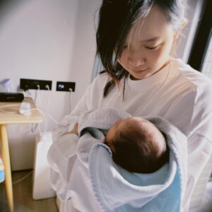 Vera Yen Instagram - 這是我籌備十個月的最新作品：
一個兒子👦🏻♥️♥️

#Happy520