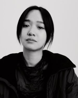 Vera Yen Instagram - 【你讓我討厭我自己⸝⸝ᵒ̴̶̷̥́^ᵒ̴̶̷̣̥̀⸝⸝ 】

最近的我想在演員檔案上增添些新照片，
在薦骨強烈的：「嗯！」之後，
我約了因為人類圖解讀
認識的新朋友 @dada_image 開會，
DaDa是一位在古典音樂界非常棒的攝影師，
雖然只是開會試拍，
但照片已經非常喜歡 ˗ˋˏᰔᩚˎˊ˗ 

頭腦中心全空白的我，
遇上了連通47-64抽象通道的DaDa，
這是一條畫面思考的通道，
過往的回憶或夢境總是會不經意地浮現在腦海，
需要將挫敗思考透徹，
帶來領悟、擷取觀點，
頭腦才願意放手。

然後被DaDa能量場影響，
腦波超弱的我，
就意外地把從前在意的事想通了！
現場宛如攝影之神降臨，
感謝64-47抽象的通道，
我們一起拍出了好喜歡的照片。

情緒流瀉的當下我腦中的關鍵字是
《原來是因為：「你讓我討厭我自己⸝⸝ᵒ̴̶̷̥́^ᵒ̴̶̷̣̥̀⸝⸝ 」》
怎麼可以討厭自己吶～～～
不用到喜歡但我們至少都要接納自己啊！
這是最近個案解讀為我帶來的超棒經歷，
期待正式拍攝的那天૮ •͈ᴗ•͈ ა

#當我是人類圖分析師
#抽象的通道