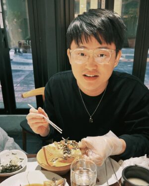 Vera Yen Instagram - ：
婆婆先生讓我單飛，
於是可以”慢慢”的自由行，
平常有多忙旅行就有多鬆散的嚴家，
後面幾天還不知道去哪。

#𝙾𝚜𝚊𝚔𝚊𝙳𝚊𝚢𝙾𝚗𝚎
#𝙷𝚊𝚙𝚙𝚢✌︎(’ω‘)✌︎