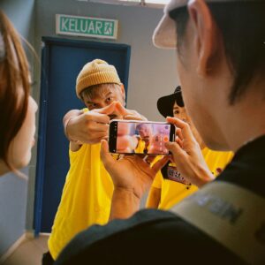 Vera Yen Instagram - ：
噢·我真的好愛玩很大🦈
大家一起有目標地體驗新事物、挑戰自己的極限，
對於黑木星在35號閘門的我來說，
真的是太過癮、太酸痛、太滿足叻！

期待之後的播出，
我們是黑皮黃骨、黃皮黑骨！
最有愛的都在🇲🇾新山玩很大💖💖💖
