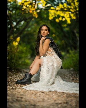 Verónica Álvarez Instagram - Mientras esperamos las fotos oficiales del matri les comparto esta sesión de ENSUEÑO que me hizo el GENIO de @rubenvagalume con el maquillaje de la única, @lamaquilladora_ 

Las fotos son tan hermosas que parecen de mentira! Si van a Miami, busquen a este amazing artista peruano. Gracias amigo, eres dms top!

¿Cuál es su favorita? ¿La última? Amo todas 😍😍😍
