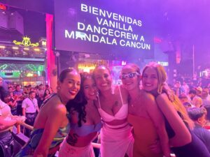 Verónica Álvarez Instagram - Cancún última parte!!!!! Veo las fotos y se me llena el corazón!!!!!! Hemos dejado marca en Cancún jajaja Vanilla Represent!!!! 🎉😎♥️👰🏻