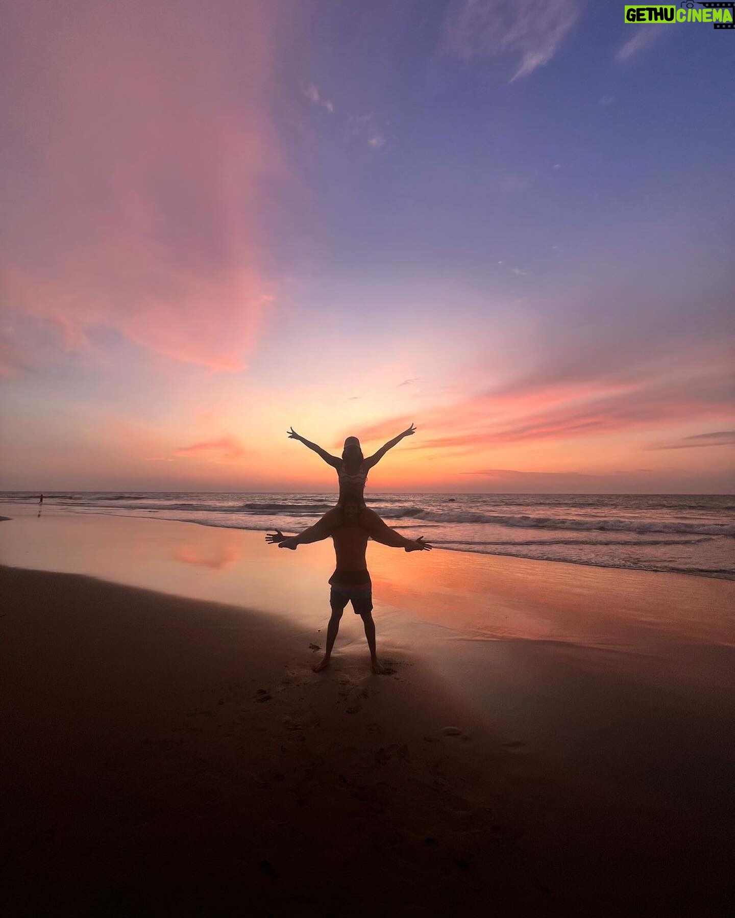 Verónica Álvarez - 9.4K Likes - Sunsets y mucho amor. Máncora 2024. 🍯🌙 con amigos 🫶🏼