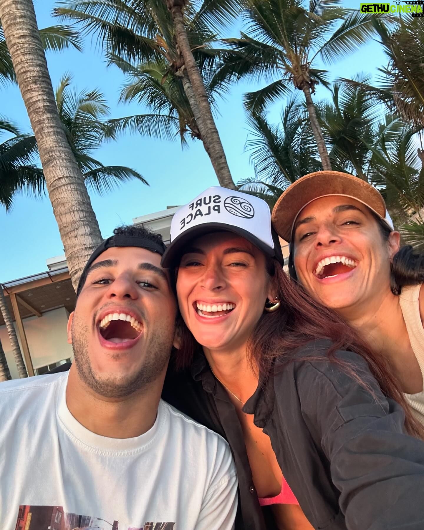 Verónica Álvarez - 9.4K Likes - Sunsets y mucho amor. Máncora 2024. 🍯🌙 con amigos 🫶🏼