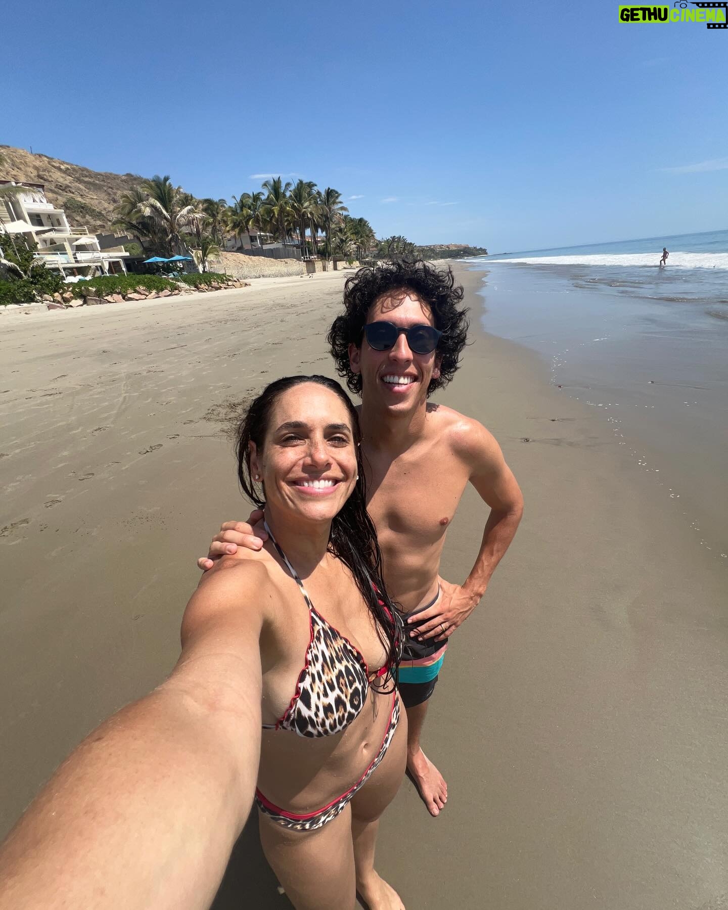 Verónica Álvarez - 9.4K Likes - Sunsets y mucho amor. Máncora 2024. 🍯🌙 con amigos 🫶🏼