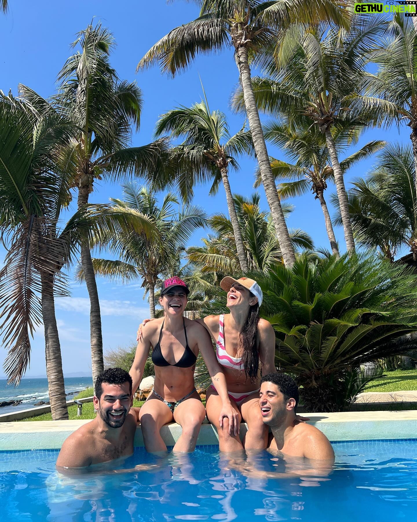 Verónica Álvarez - 9.4K Likes - Sunsets y mucho amor. Máncora 2024. 🍯🌙 con amigos 🫶🏼