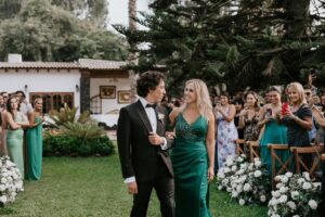 Verónica Álvarez Instagram - Con uds: los Garrido Lecca Alvarez!!
Gracias por tantísimo amor que estamos recibiendo. No imaginamos la magnitud de todo lo lindo que sentimos en nuestro corazón. Aquí algunos momentos de la ceremonia más hermosa, llena de lágrimas, risas y mucha emoción. Rodeados de familia y amigos que queremos con el alma! 

Me acuerdo que lo primero que dije cuando terminó la ceremonia fue: “¡De nuevo!”. Fue perfecto. Gracias a todos los que estuvieron ahí y a los que nos siguen haciendo llegar su cariño 🫶🏼
GLA ♾️