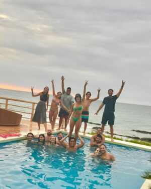 Verónica Álvarez Instagram - Luna de miel con amigos, lo repetiría mil y un veces. Vengo soñando con este momento desde que me pidieron la mano. Ha sido la mejor decisión. Los amo infinito porque #FÁCIL es morirme por ustedes.