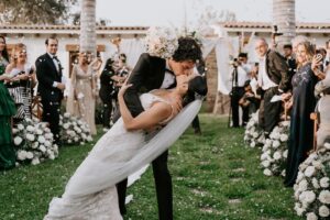Verónica Álvarez Instagram - Con uds: los Garrido Lecca Alvarez!!
Gracias por tantísimo amor que estamos recibiendo. No imaginamos la magnitud de todo lo lindo que sentimos en nuestro corazón. Aquí algunos momentos de la ceremonia más hermosa, llena de lágrimas, risas y mucha emoción. Rodeados de familia y amigos que queremos con el alma! 

Me acuerdo que lo primero que dije cuando terminó la ceremonia fue: “¡De nuevo!”. Fue perfecto. Gracias a todos los que estuvieron ahí y a los que nos siguen haciendo llegar su cariño 🫶🏼
GLA ♾️