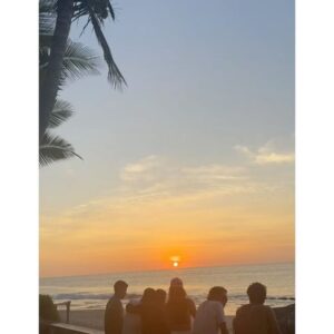 Verónica Álvarez Instagram - Luna de miel con amigos, lo repetiría mil y un veces. Vengo soñando con este momento desde que me pidieron la mano. Ha sido la mejor decisión. Los amo infinito porque #FÁCIL es morirme por ustedes.