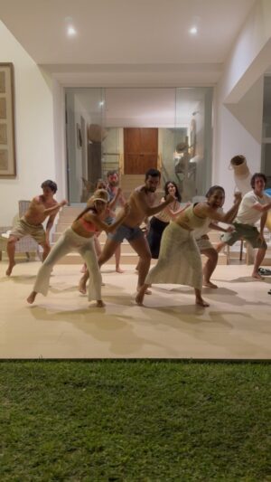 Verónica Álvarez Instagram - Y salió la clase de baile en Máncora. Gracias por este viaje (algunos no se animaron a bailar pero luego subo fotitos de todos). Vota por tu favorito o favorita. Los amo MUCHOOOO!!!!
Pd. Gran final de @mateoglg que cada día es más bailarín 😂