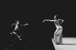 Verónica Álvarez Instagram - Mateo se subió a un escenario por primera vez a los 19. Vero a los 10. 
Hace 5 años nos conocimos en un teatro, sin saber que frente a cada uno, estaba y estará por siempre, nuestro mayor fan.
Te aplaudiré de pie hasta viejitos.
Feliz día del Teatro.