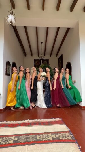 Verónica Álvarez Instagram - Hermanas que me dio la vida. Hermosas son ♥️🥹🫶🏼
@greciamalaver @lamaquilladora_ @vivi_gabel @alelulli85 @anaisacevedo @aliciaamercado @sofiasmachado87 @fabicastroa