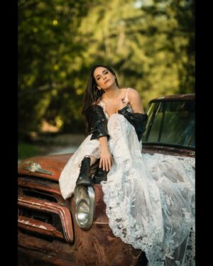 Verónica Álvarez Instagram - Mientras esperamos las fotos oficiales del matri les comparto esta sesión de ENSUEÑO que me hizo el GENIO de @rubenvagalume con el maquillaje de la única, @lamaquilladora_ 

Las fotos son tan hermosas que parecen de mentira! Si van a Miami, busquen a este amazing artista peruano. Gracias amigo, eres dms top!

¿Cuál es su favorita? ¿La última? Amo todas 😍😍😍