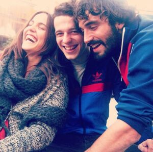 Verónica Echegui Instagram - Querido Roberto, 
Te has ido y nos has dejado tantos momentos auténticos dentro y fuera de la pantalla…siempre te agradeceré que me dieras la oportunidad de trabajar contigo, de conocerte, y compartir una de las experiencias más importantes de mi vida. Aquella noche en el mar juntos, la tengo grabada en el corazón…Gracias, porque a través de ti conocí a mi Amor…y aprendí mucho de lo que hoy forma parte de quien soy. Deseo que continúes tu viaje acompañado por el cariño de todos los que te hemos querido. Me conmovió acercarme al cristal de nuevo y verte junto a E.T…❤️