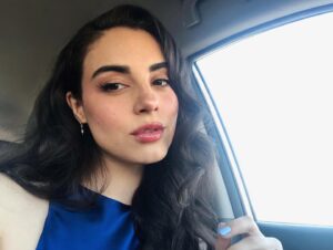 Veronica St. Clair Instagram - On my way! (Definitely running late, but omw)