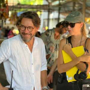 Veronika Khek Kubařová Instagram - Na natáčení filmu Poklad. Pokladfilm 2024 vůbec nechápu, že se nám to podařilo přežít, ale stalo se to a my dokončili stříhání a teď se budeme věnovat hudbě, grafice, barvení. Je to stejné, jako když se dívka chystá do společnosti. Musí vypadat skvěle. Tedy,  i muž samozřejmě ;) #pokladfilm