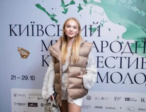 Veronika Lukianenko Instagram - Closed this festival year by getting on the final ceremony of Kyiv international film festival @molodist_kiff 🎬so happy to be hear in Kyiv. Big hope that - Ukrainian cinema will grow and we will have opportunities to make it happen,together 🙏🏻 Support Ukrainian film industry, #supportukrainianfilmmakers