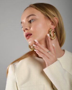 Veronika Lukianenko Instagram - new❤️‍🔥 Vogue style, by ph @nicolazappettini 

#milan #ukrainianactress #attriceucraina #veronikalukyanenko
