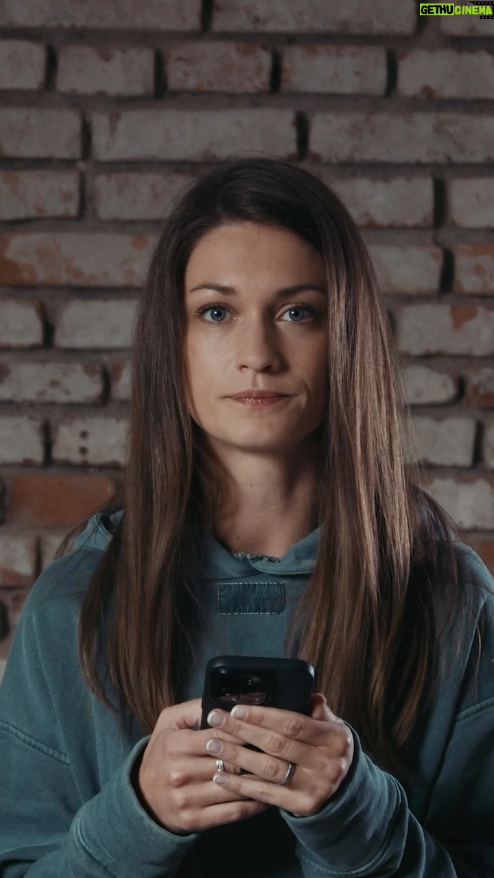 Veronika Macková - 7.3K Likes - Na sítích jsem se setkala s hejty nejen na mou osobu ale na spoustu dalších.
Hejty kvůli vzezření, orientaci, pohlaví, národnosti, profesi, politice,… nebo čemukoliv, co se dá zrovna odsoudit.
Nechutný hejty začínající štiplavými urážkami, končící výhrůžkami smrtí.🙅🏻♀️ A to není v pořádku! Hejt není názor! Jsem ráda že @barlettaproductions společně s @tvnovaofficial a @nevypustdusi se rozhodli na to poukázat. Díky🙏
Šiřme laskavost, ne hejty❤️
Hledejme radost, zažeňme nenávist🙏🍀