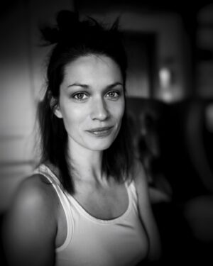 Veronika Macková Instagram - Sotva co si člověk chce oddychnout po posledním natačecím dni v sezóně, už ho merčí další objektiv @cermakhynek 

🔆Tak teď už hurá prázdniny!! 🤪
❗️a nezapomeňme na zodpovědný turismus 🙏❤️:

✅eco friendly opalovací krémy
✅nenechávat po sobě v přírodě bordel 
✅nefotit se s ohroženými druhy v rámci zábavního průmyslu 
✅nekupovat suvenýry ze zvířat 
✅říct ne jízdě na slonovi
✅nenavštívit “zábavní” animal centra se zvířaty v hrozných podmínkách 
✅dát si pozor na “rescue” centra s želvami v bazéncích
✅neničit korály
✅dát přednost udržitelnému ubytování
✅neomezovat a neohrožovat divoká zvířata …. Atd atd 

Vidíme se na @shakespearovske_slavnosti 💕 ciao👋