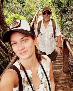 Veronika Macková Instagram - Muž, zvířata, savany, pralesy, vody, hory 🥰 #africa 
#idealnikombinace #chranmesije #zvladlijsmeto