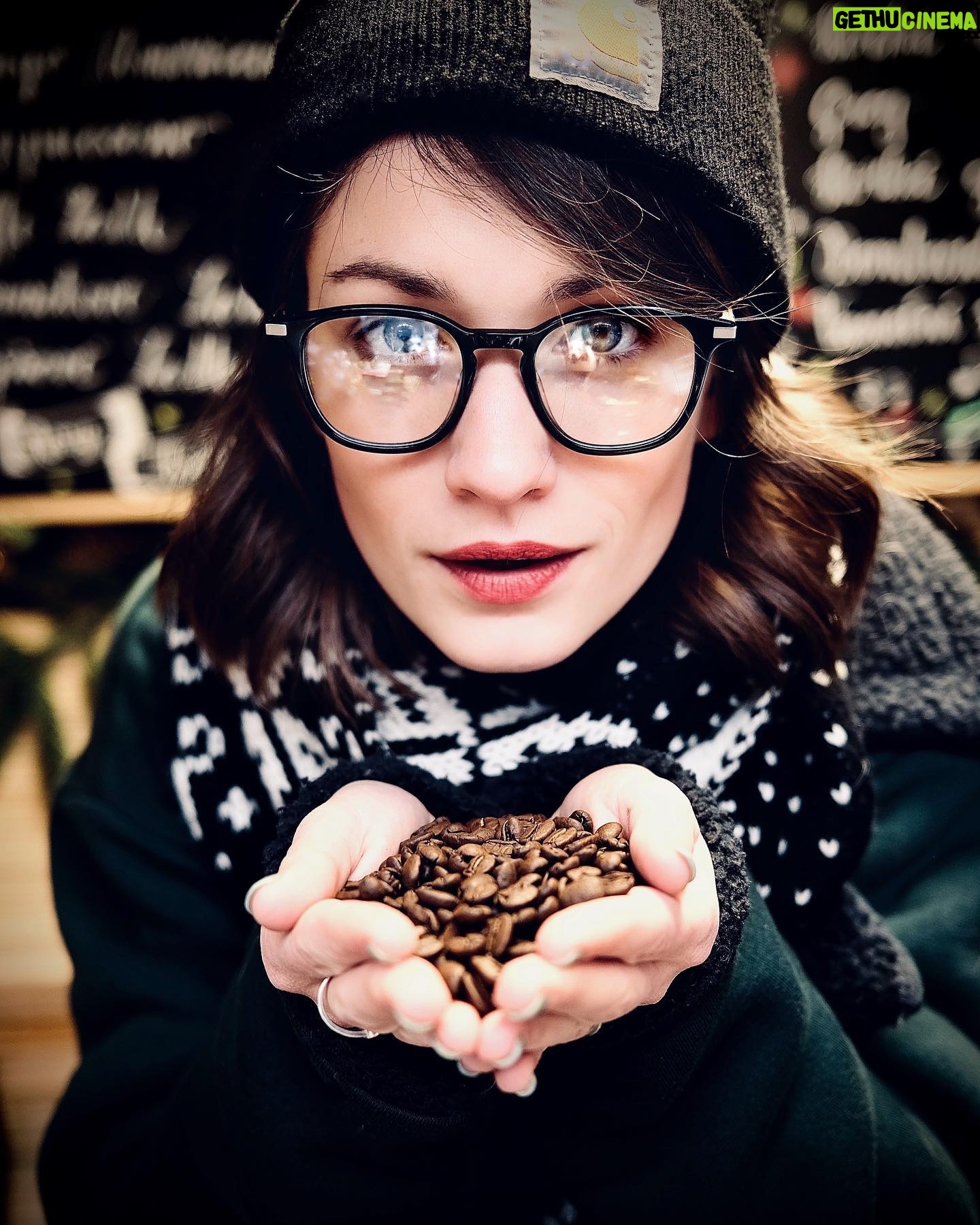 Veronika Macková - 3.5K Likes - 🤪Grinch 🎄trhy ☕️pohoda
s @kukang_coffee 🕯️
@kukang_program