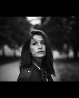 Veronika Macková Instagram - Výhoda nelíčení je, že si libovolně mohu ťapat na obličej, mnout si oči a nevypadat pak jako Joker.