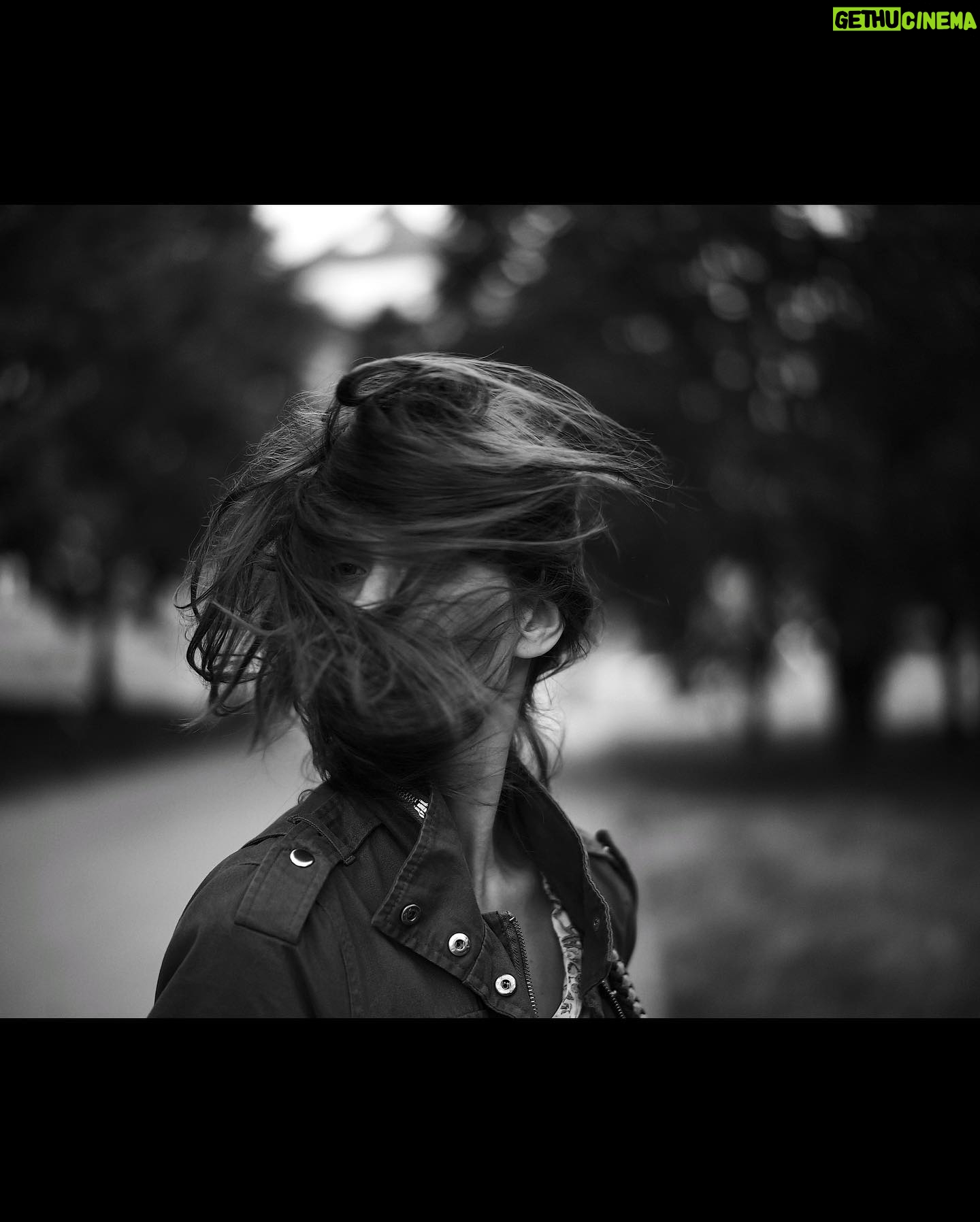 Veronika Macková - 5.4K Likes - Výhoda nelíčení je, že si libovolně mohu ťapat na obličej, mnout si oči a nevypadat pak jako Joker.