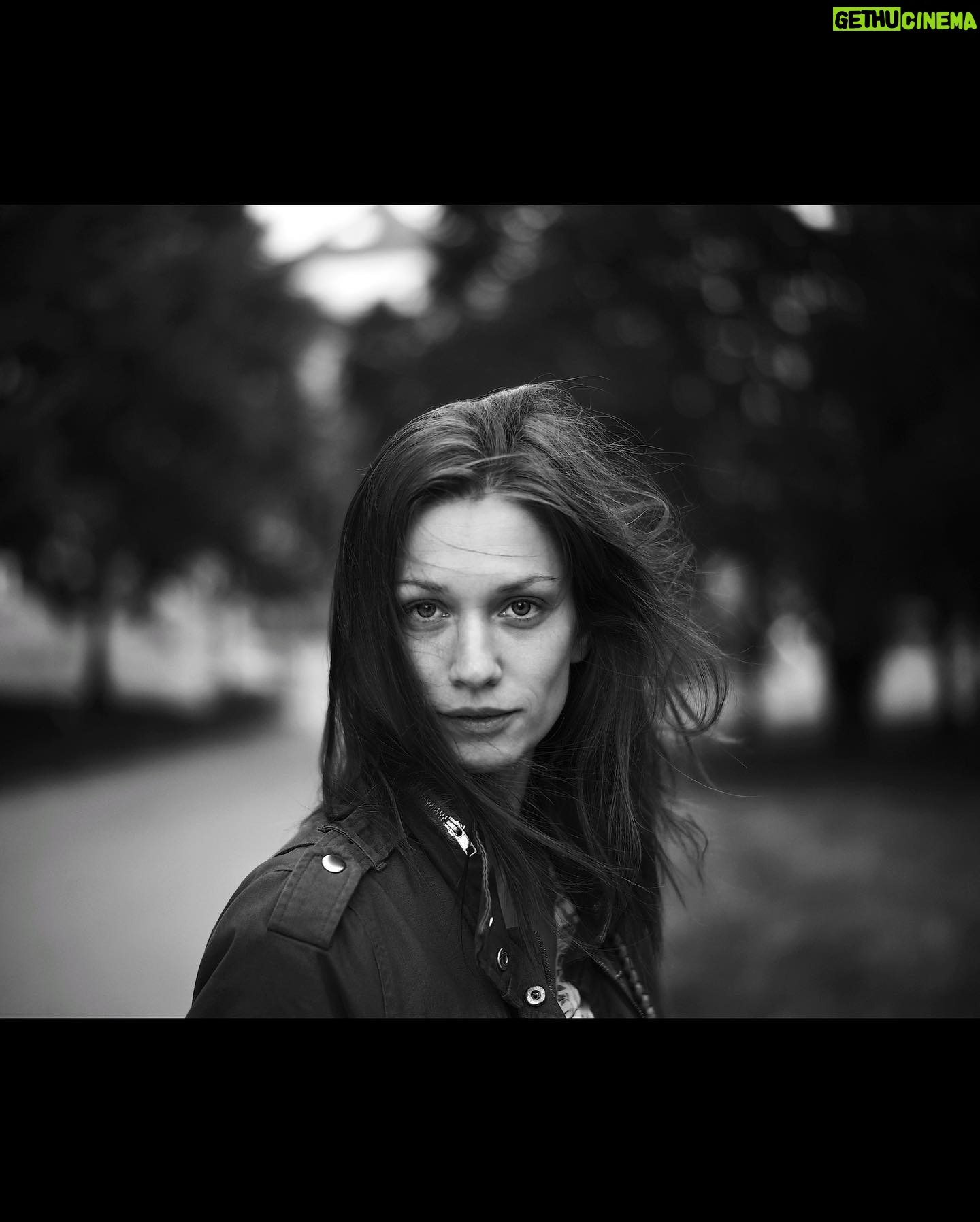 Veronika Macková - 5.4K Likes - Výhoda nelíčení je, že si libovolně mohu ťapat na obličej, mnout si oči a nevypadat pak jako Joker.