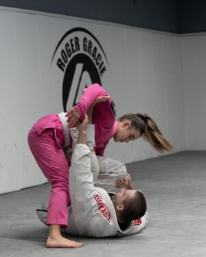 Veronika Zajícová Instagram - #jiujitsu 🥋
photo by @pavelmikeska 📸
•
•
•
•
#jiujitsu #whitebelt #training ##love #ofagym #bratislava #photo#rogergracieacademy