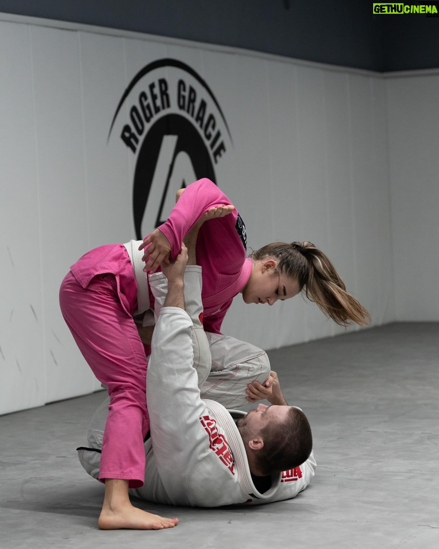 Veronika Zajícová - 3 Likes - #jiujitsu 🥋
photo by @pavelmikeska 📸
•
•
•
•
#jiujitsu #whitebelt #training ##love #ofagym #bratislava #photo#rogergracieacademy