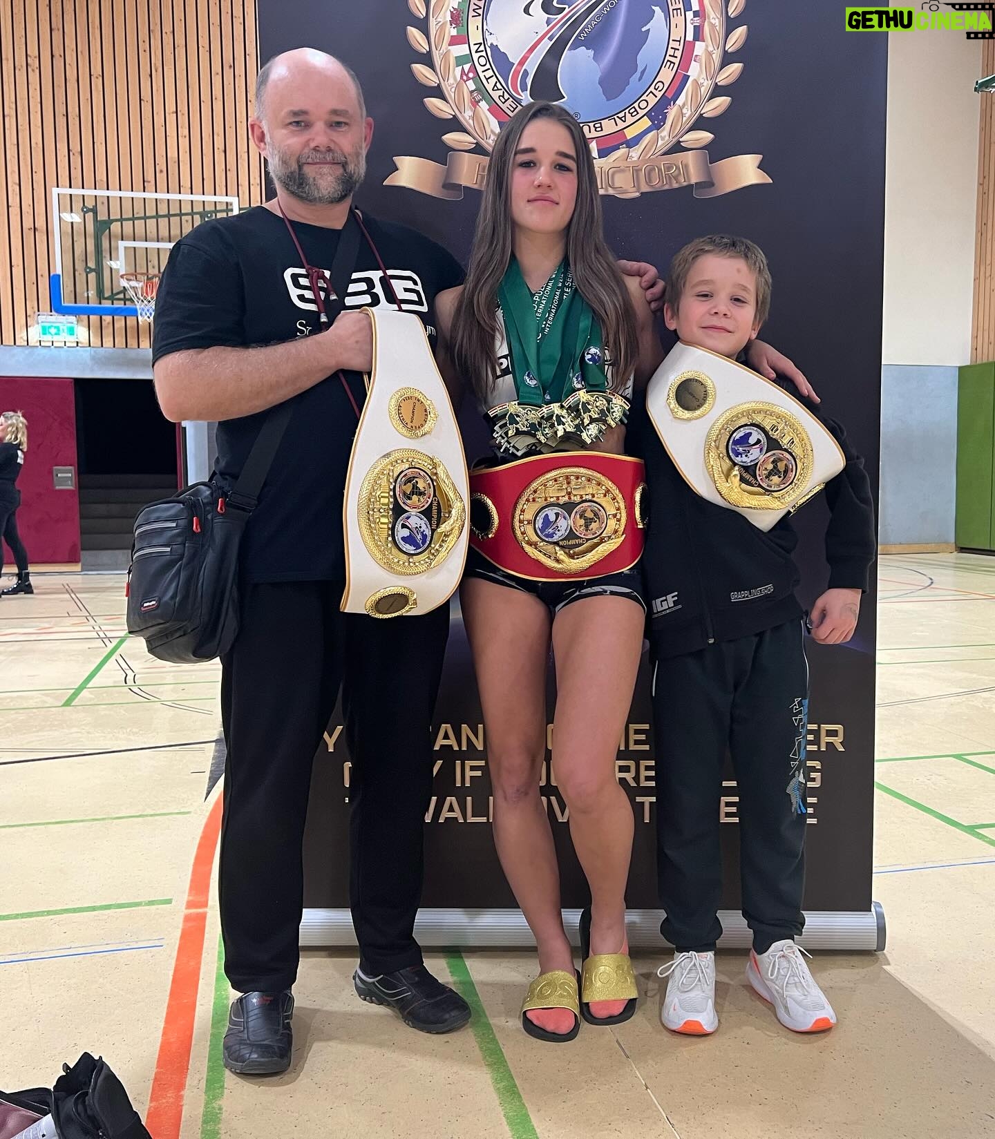 Veronika Zajícová - 3 Likes - Champion @wmacworld 😍
Dneska jsem zápasila na @wmacworld v několika disciplínách, v několika váhových kategoriich se soupeřkami z různých zemí🇮🇹🇩🇪🇦🇹... Získala jsem nejvíce medailí a pásů ze všech bojovníků a proto jsem byla prezidentem Haraldem Folladori WMAC oceněná za výkon a za nejvyšší bodové ohodnocení, jsem dokonce získala černý pás.
Všem mým trenérům sponzorům a lidem kteří mě podporují moc děkuji, bez vás by to nešlo🩷🩷
Jsem moc šťastná🥰
Přidávám pár foteček více tu dát nešlo..
•
•
•
•
#win #wmac #wmac2024 #austria #fight #k1 #kckboxing #boxing #lightcontact #lightkick #orientalboxing #pointfighting #new #experience #happy #fighter #love
