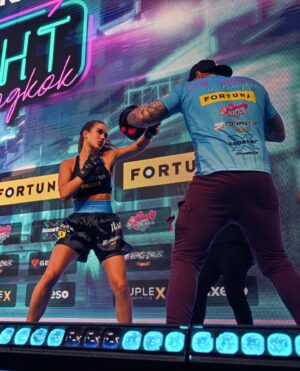 Veronika Zajícová Instagram - Dnes to vypukne, držte mi palce 🫶🏼🐰🔥
•
•
•
•
#clashofthestars #mma #underground #rabbit #babe #sportegy #win #o2universum #show #