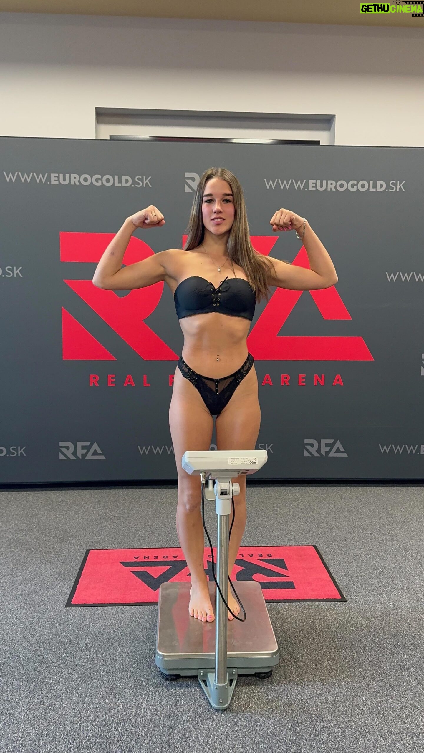 Veronika Zajícová - 5.5K Likes - @zajicovafighter ✅👏🏻
#ofaarmy