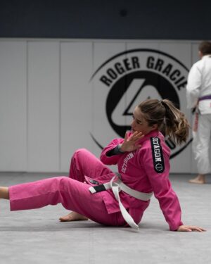 Veronika Zajícová Instagram - #jiujitsu 🥋
photo by @pavelmikeska 📸
•
•
•
•
#jiujitsu #whitebelt #training ##love #ofagym #bratislava #photo#rogergracieacademy